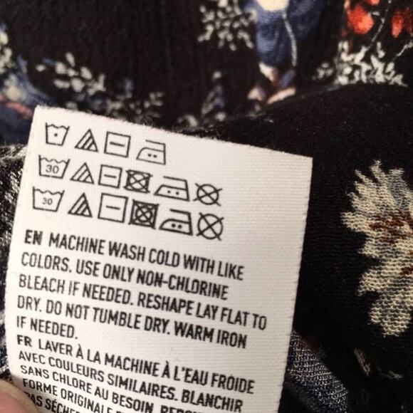 American Eagle peasant top. Black & Flowers. Sz S - Picture 7 of 7